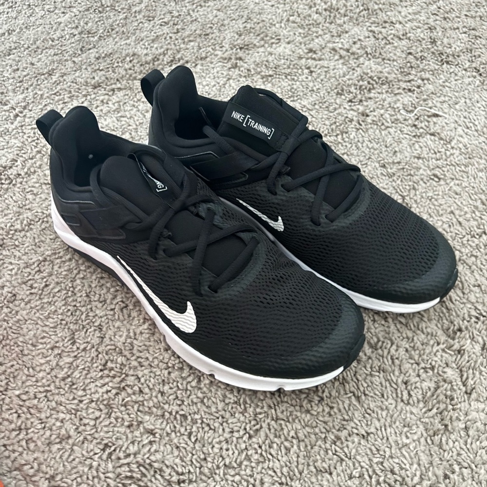 Nike Black and White Athletic Shoes - Picture 3 of 7